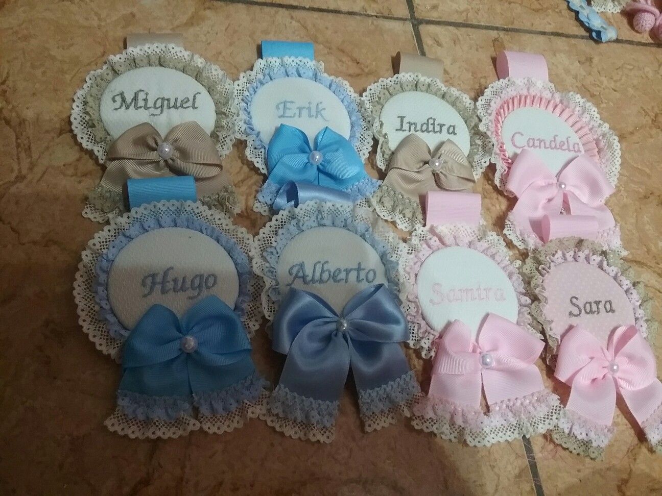 Beneficios de elegir medallones clásicos para carros de bebé